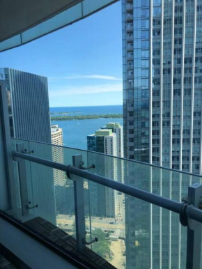 Cozy 2 BR/2Bath by CN Tower-FreePARKING